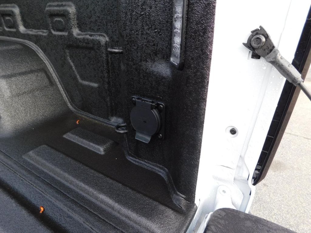 2026 GMC Sierra 1500 SLT - Photo 9