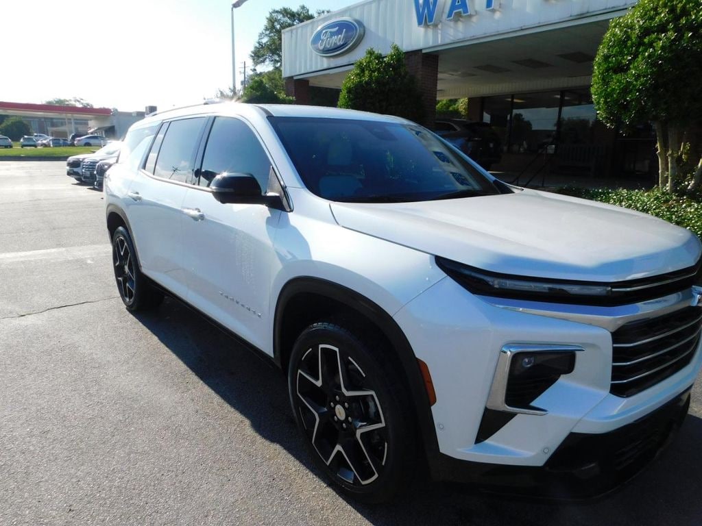 Used 2025 Chevrolet Traverse High Country SUV