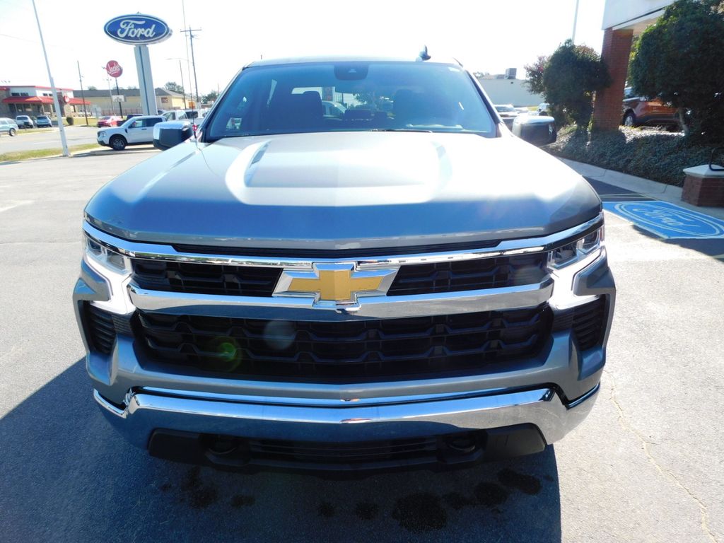 2025 Chevrolet Silverado 1500 LT photo 3