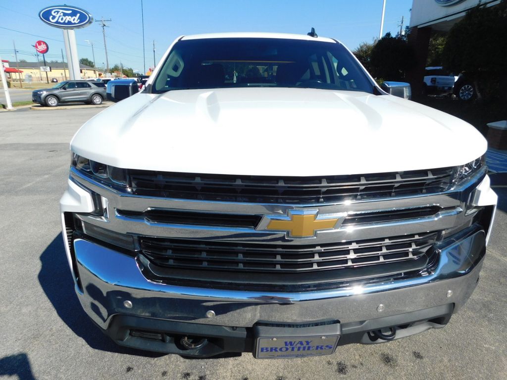 2022 Chevrolet Silverado 1500 LT photo 2
