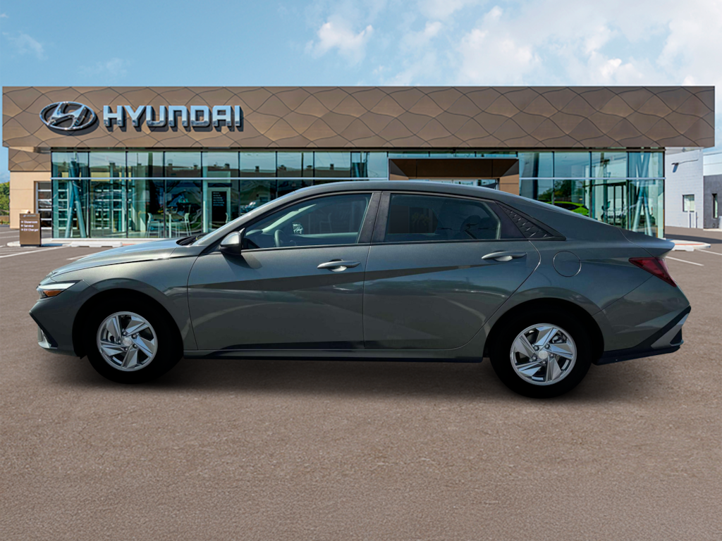 New 2025 Hyundai Elantra SE Sedan