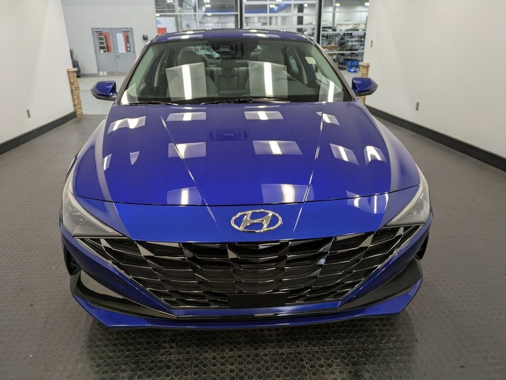 2023 Hyundai Elantra Limited photo 2