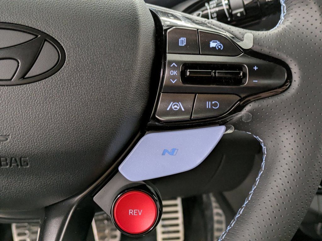 2025 Hyundai Elantra N - Photo 17