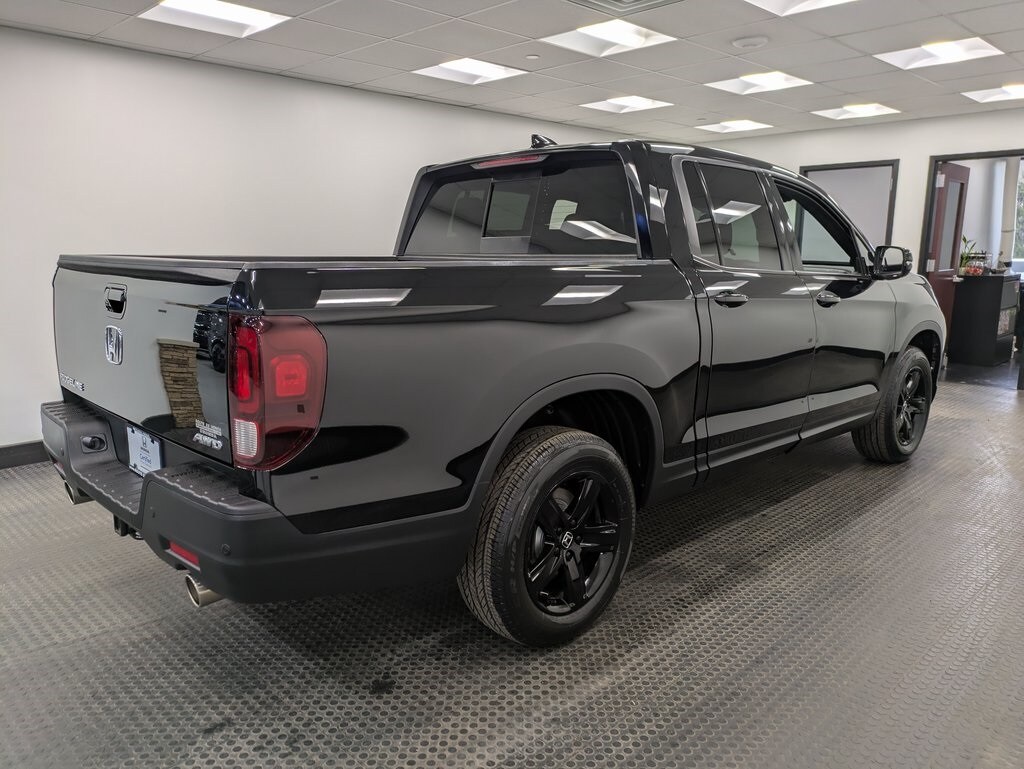 2023 Honda Ridgeline Black Edition photo 3