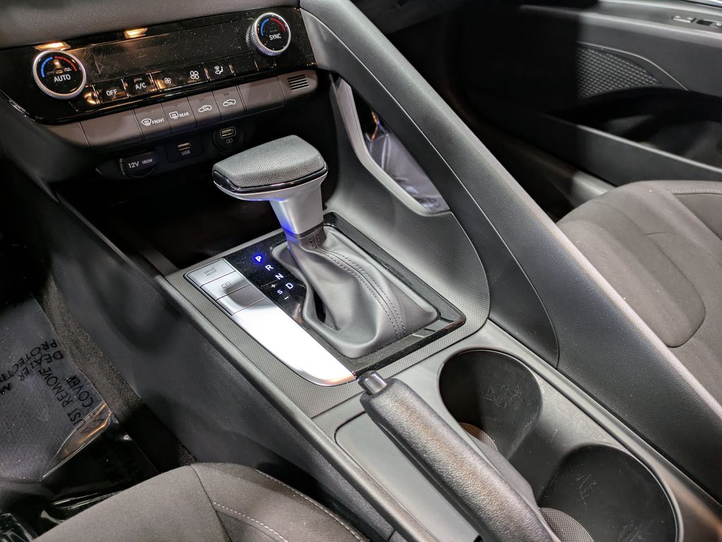 2022 Hyundai Elantra SEL - Photo 13