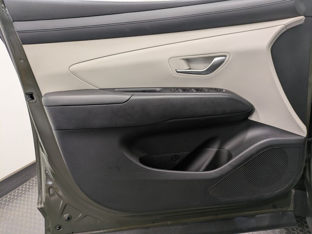 2025 Hyundai Tucson SE - Photo 8