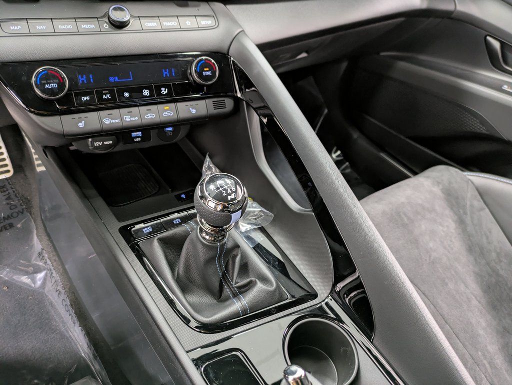 2025 Hyundai Elantra N - Photo 13