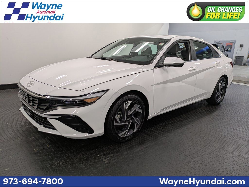 2025 Hyundai Elantra Hybrid Sedan 
