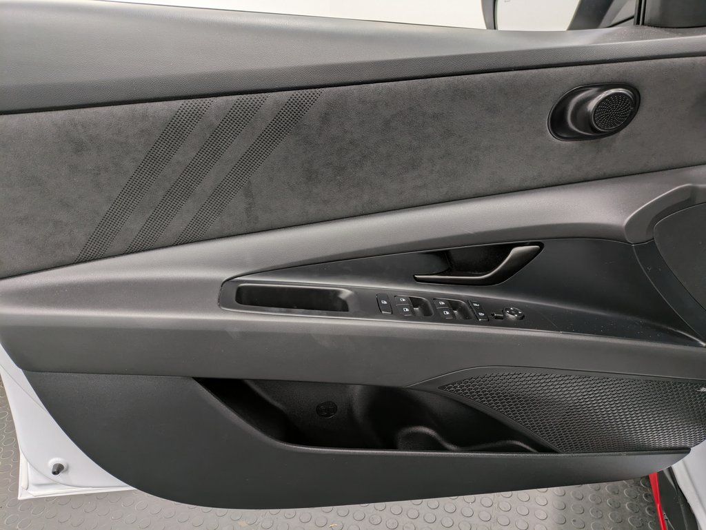 2025 Hyundai Elantra N - Photo 8