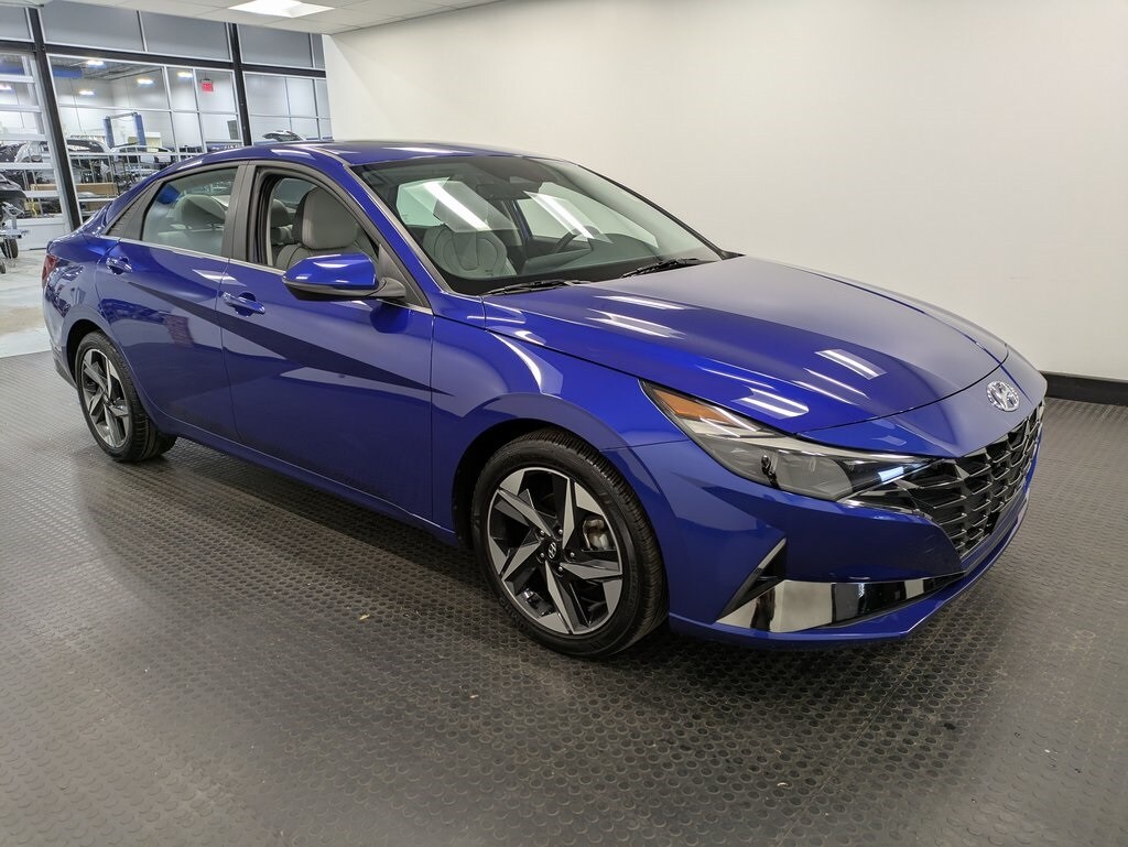 2023 Hyundai Elantra Limited photo 3