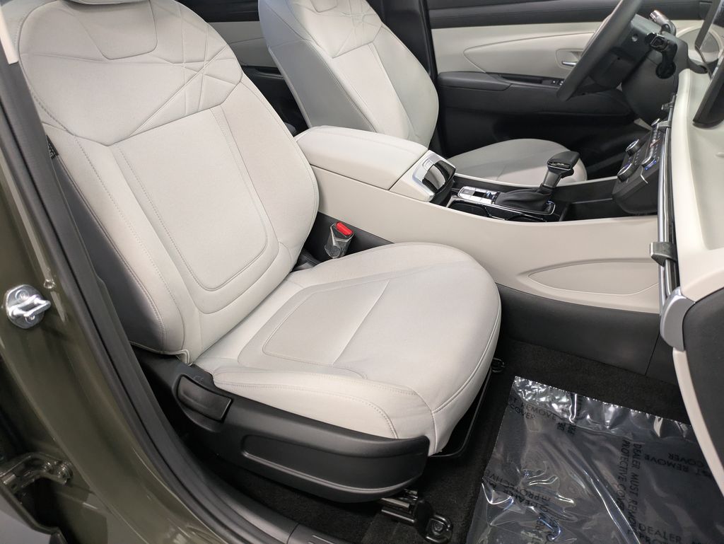 2025 Hyundai Tucson SE - Photo 28