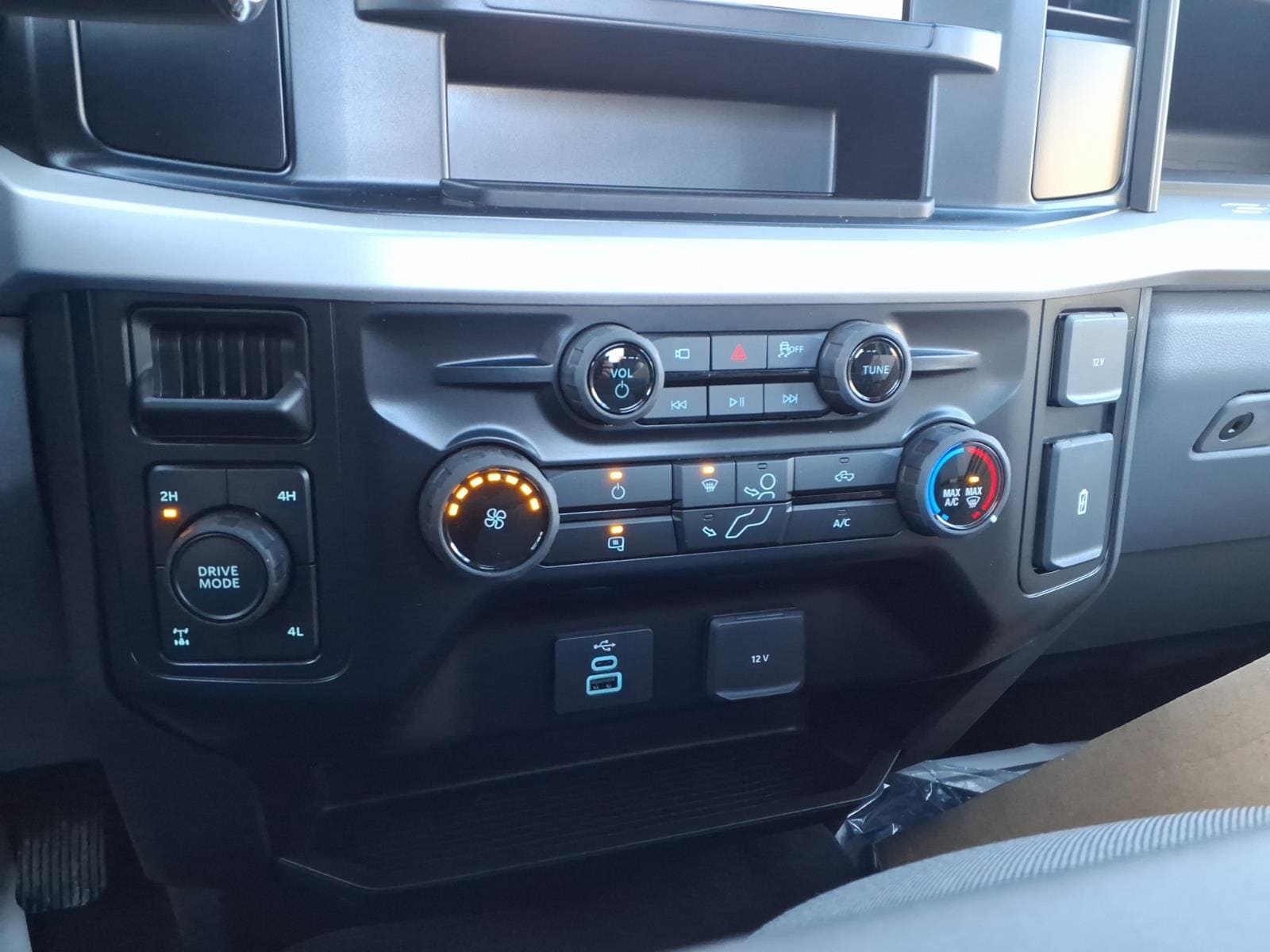 2025 Ford F-350 Super Duty XL - Photo 16