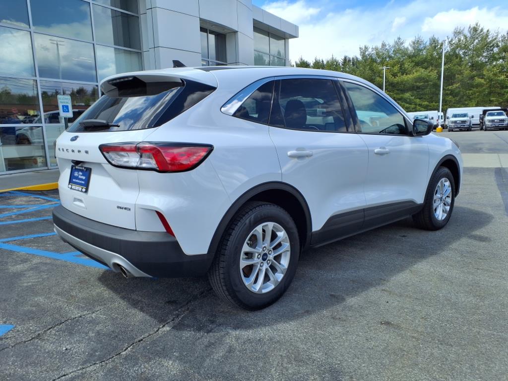 2022 Ford Escape SE photo 3