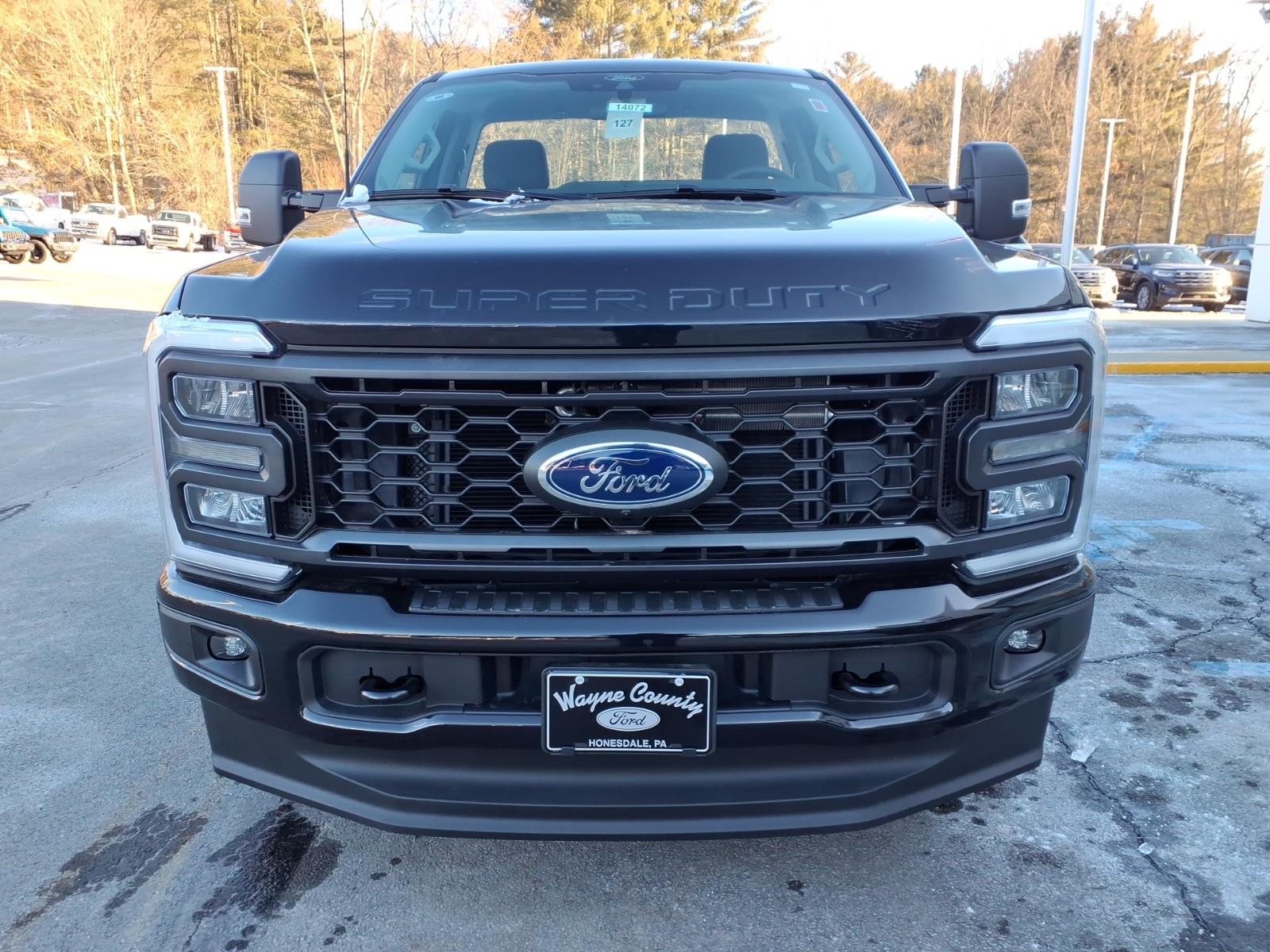 2025 Ford F-350 Super Duty XL - Photo 8