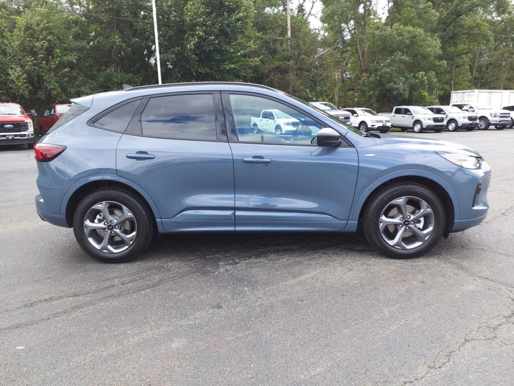 2024 Ford Escape ST-Line photo 2