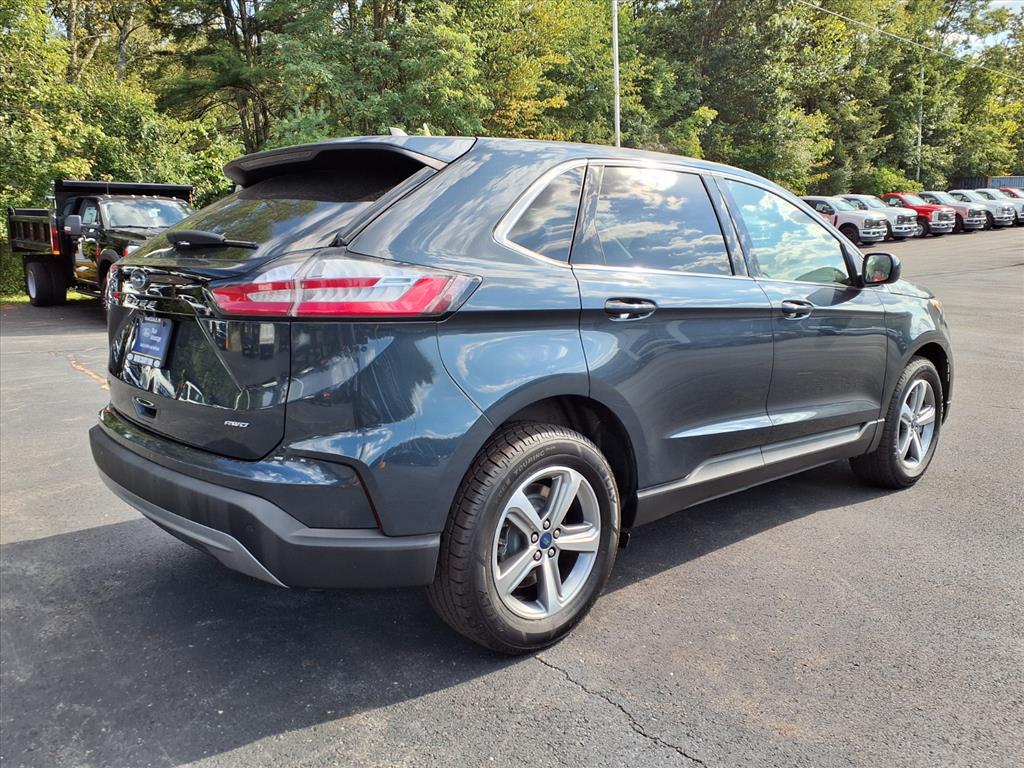 2022 Ford Edge SEL photo 4