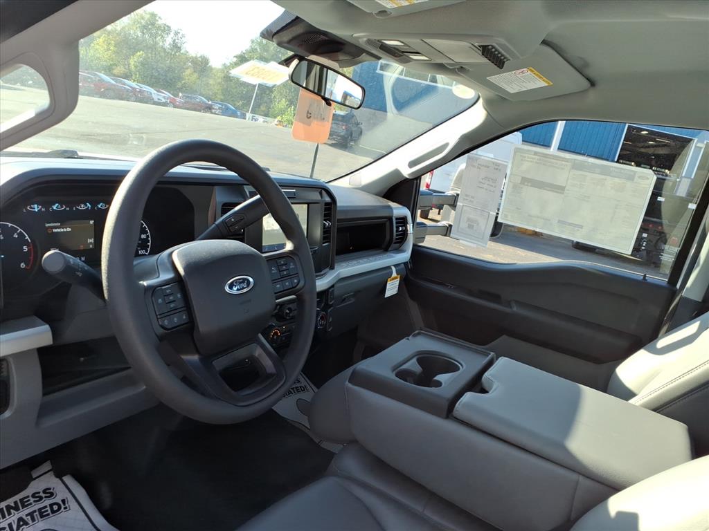 2025 Ford F-550 Super Duty Chassis Cab XL - Photo 9