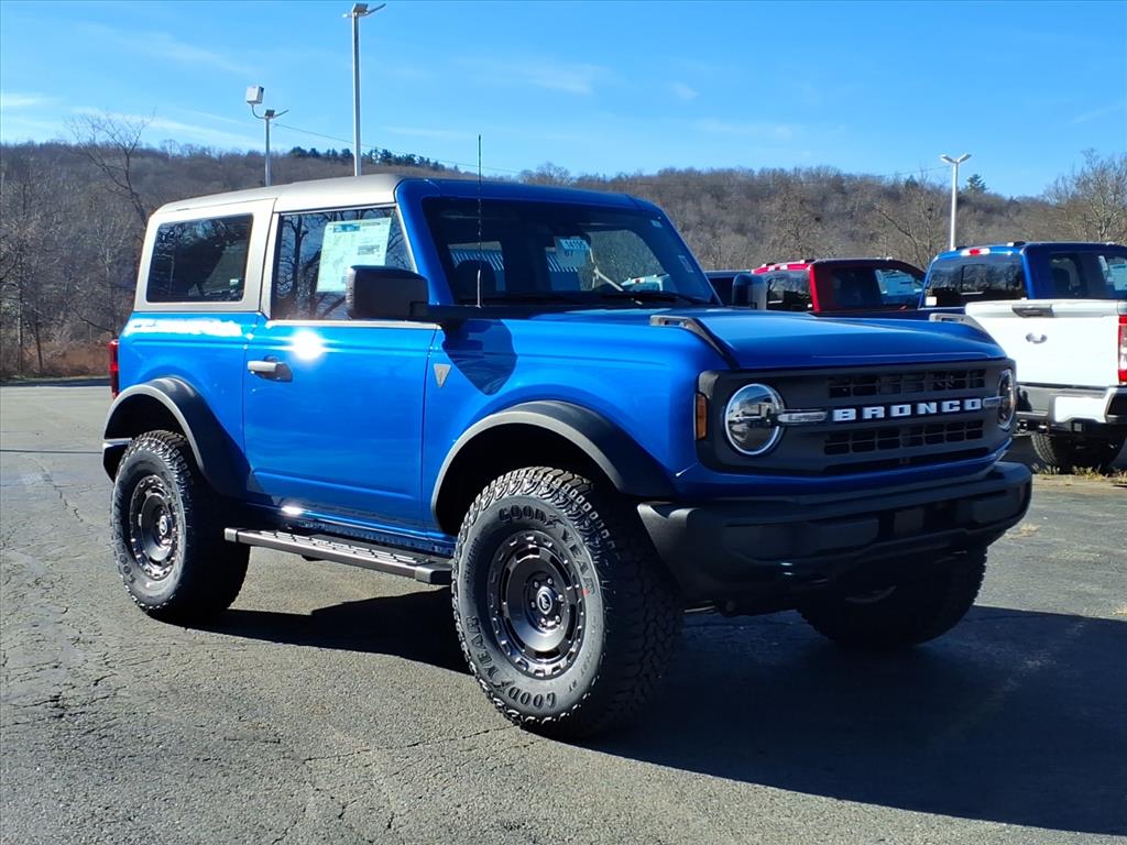 2025 Ford Bronco 2-Door Base's photo