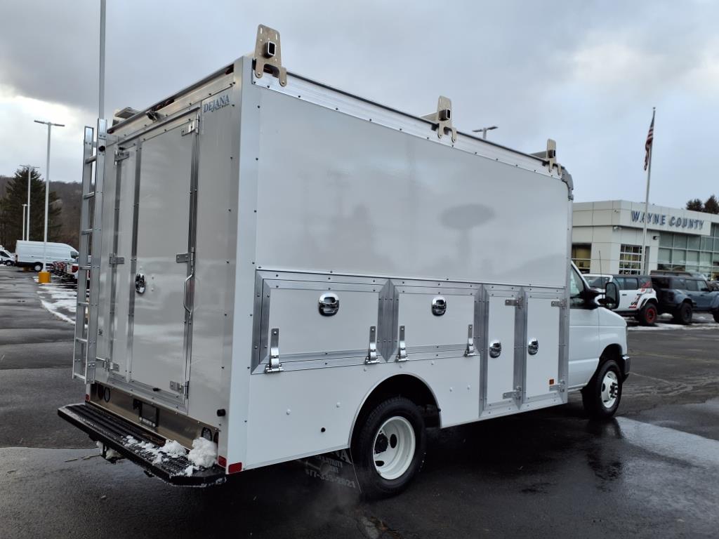 2025 Ford E-350 photo 3