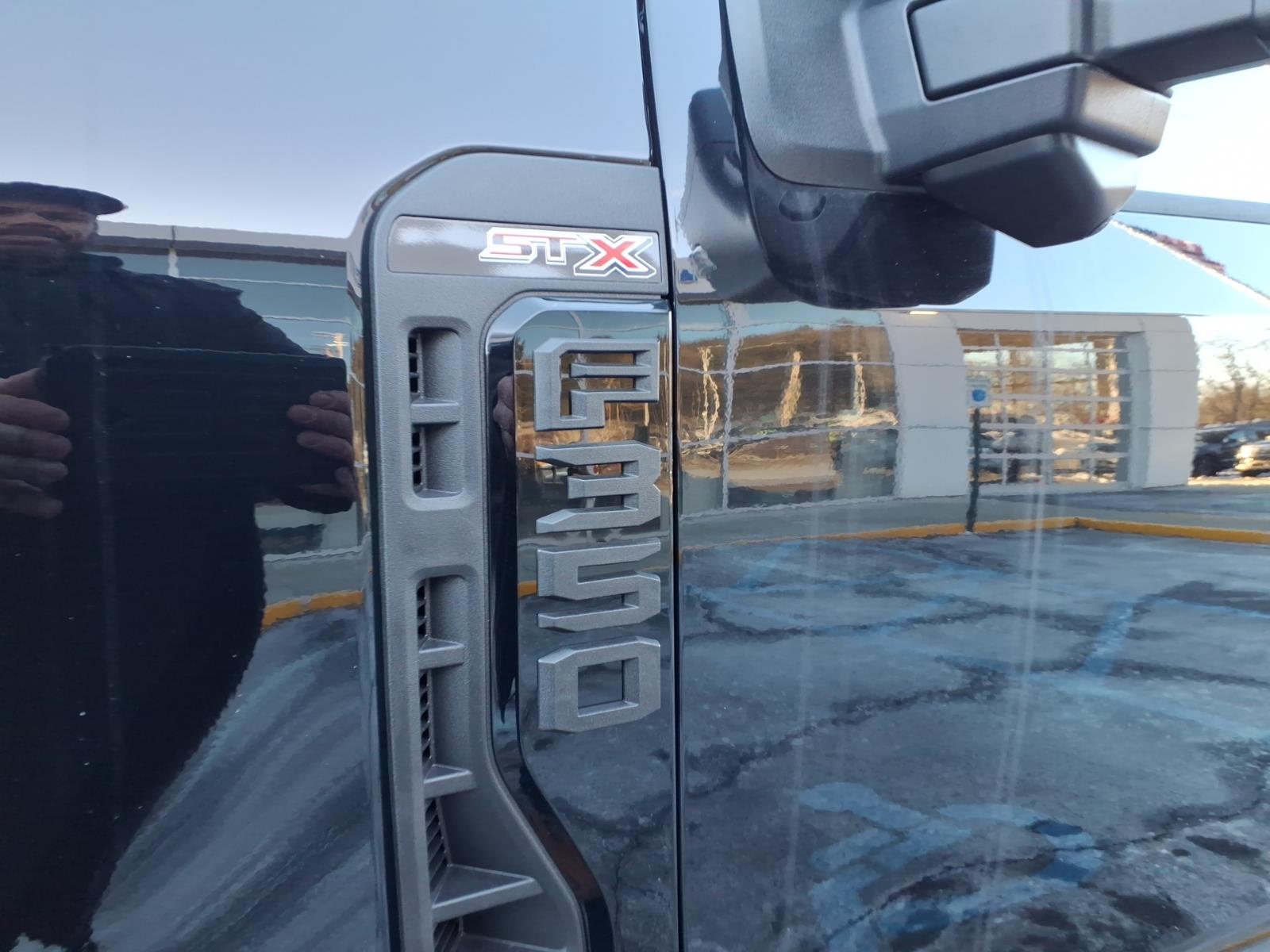 2025 Ford F-350 Super Duty XL - Photo 10