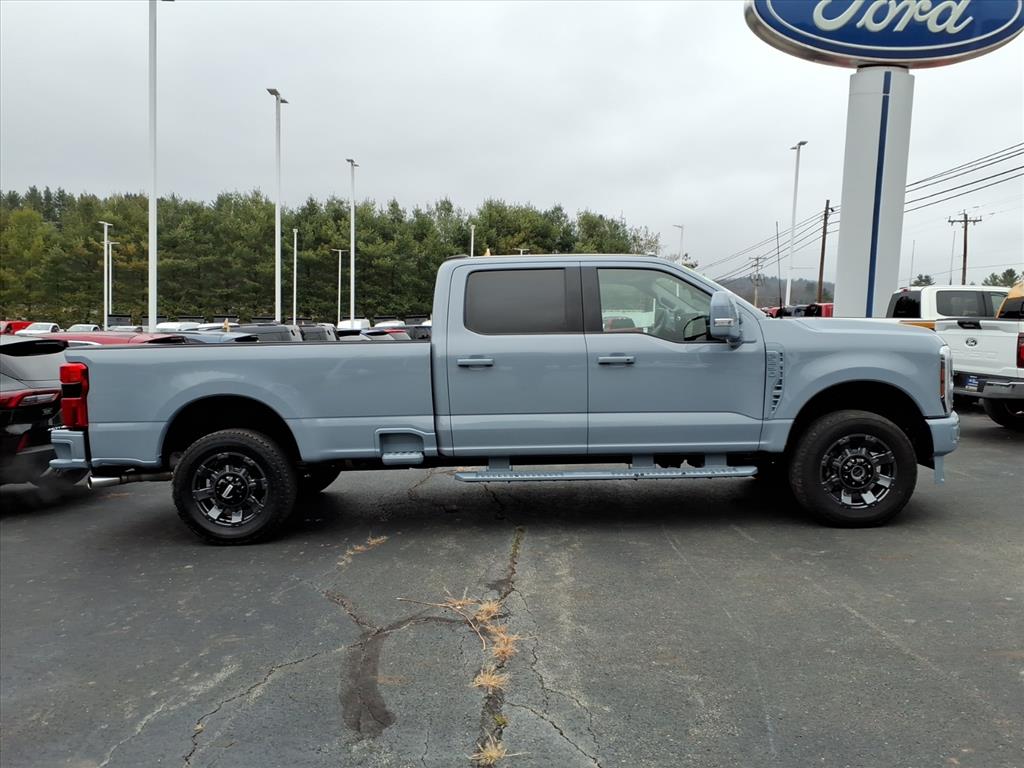 2024 Ford F-250 Lariat photo 2