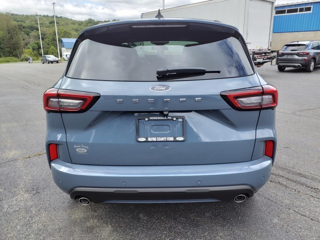 2024 Ford Escape ST-Line photo 4
