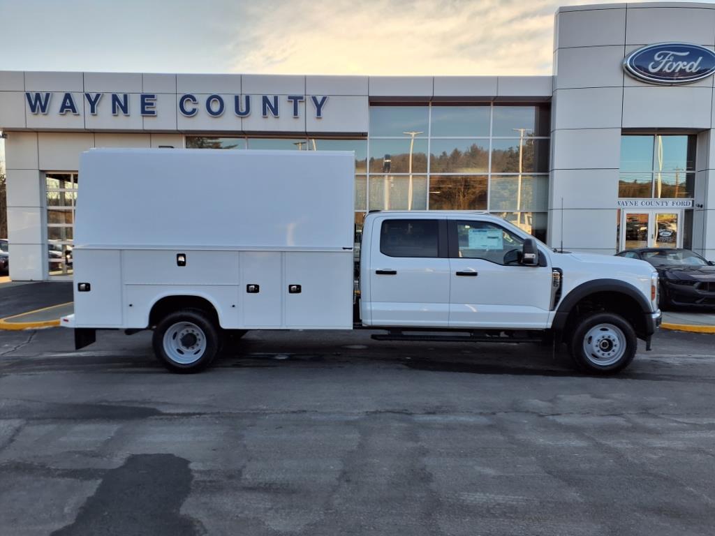 2024 Ford F-550 photo 2