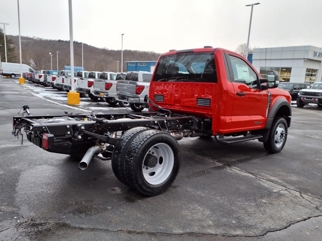 2025 Ford F-550 photo 2