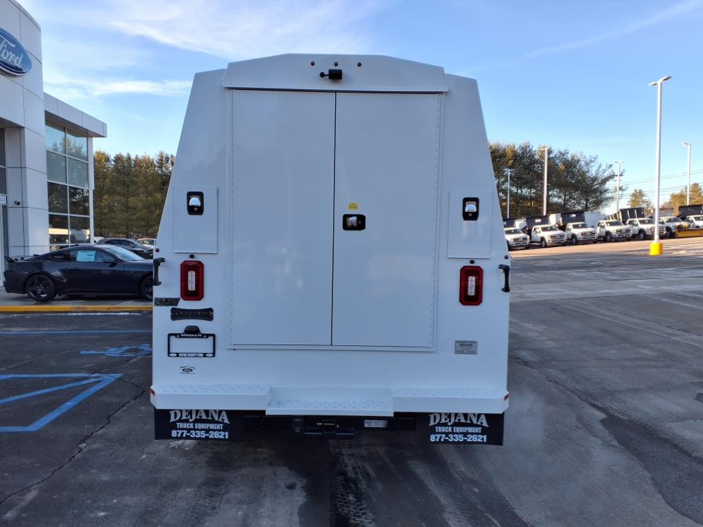 2024 Ford F-550 photo 4