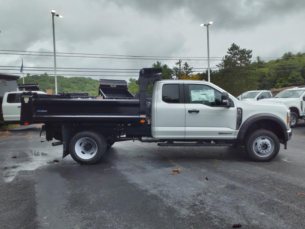 2024 Ford F-550 photo 2