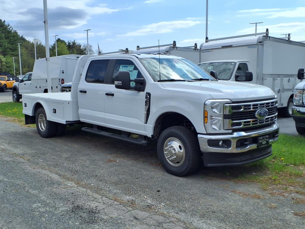 2025 Ford F-350 Super Duty Chassis Cab XL's photo