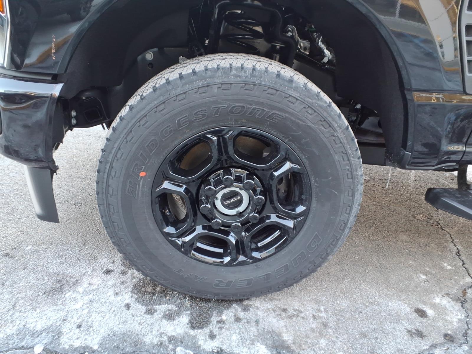 2025 Ford F-350 Super Duty XL - Photo 9