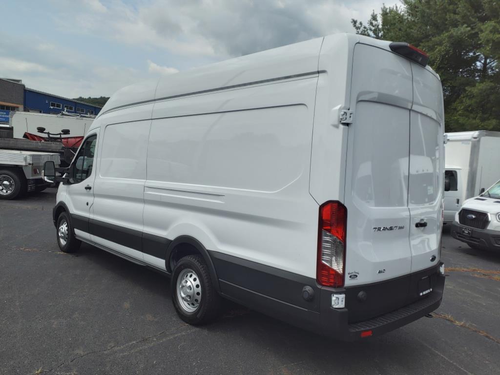 2024 Ford Transit Cargo Van photo 4