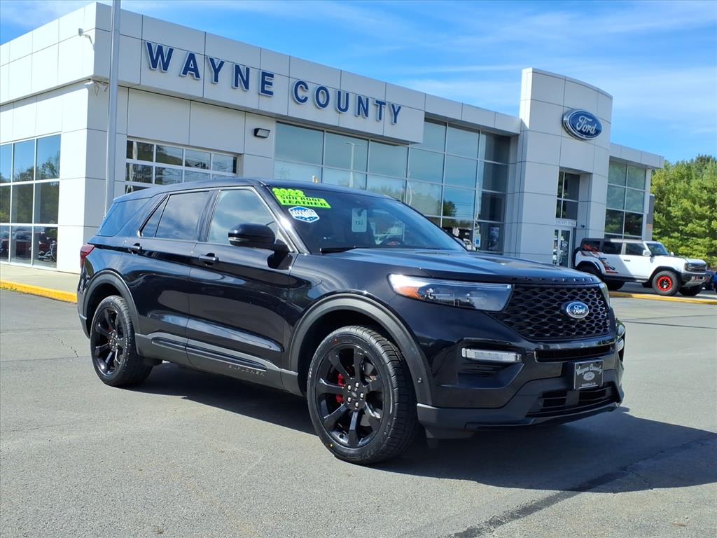 2022 Ford Explorer ST's photo