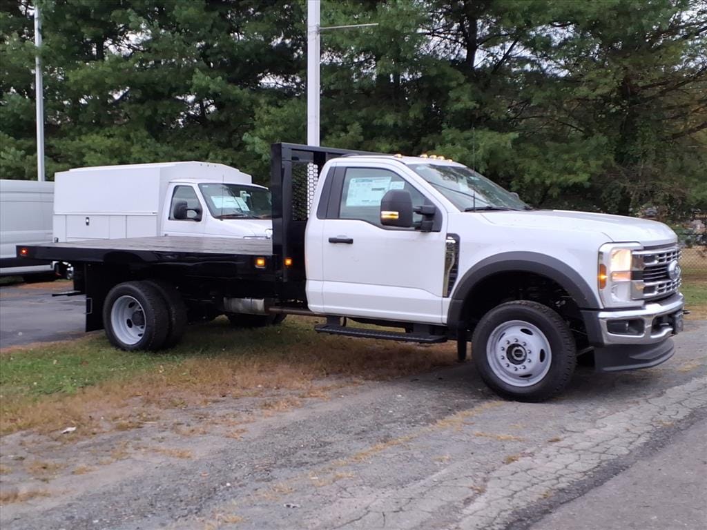2025 Ford F-550 Super Duty Chassis Cab XL's photo