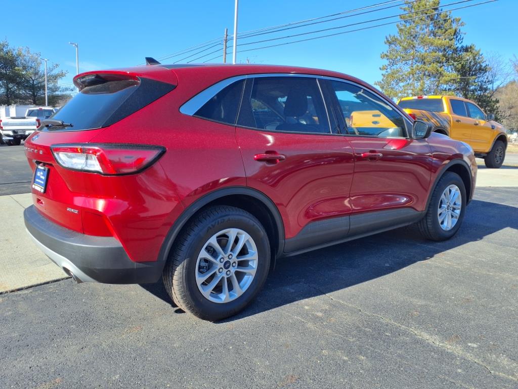 2022 Ford Escape SE photo 3