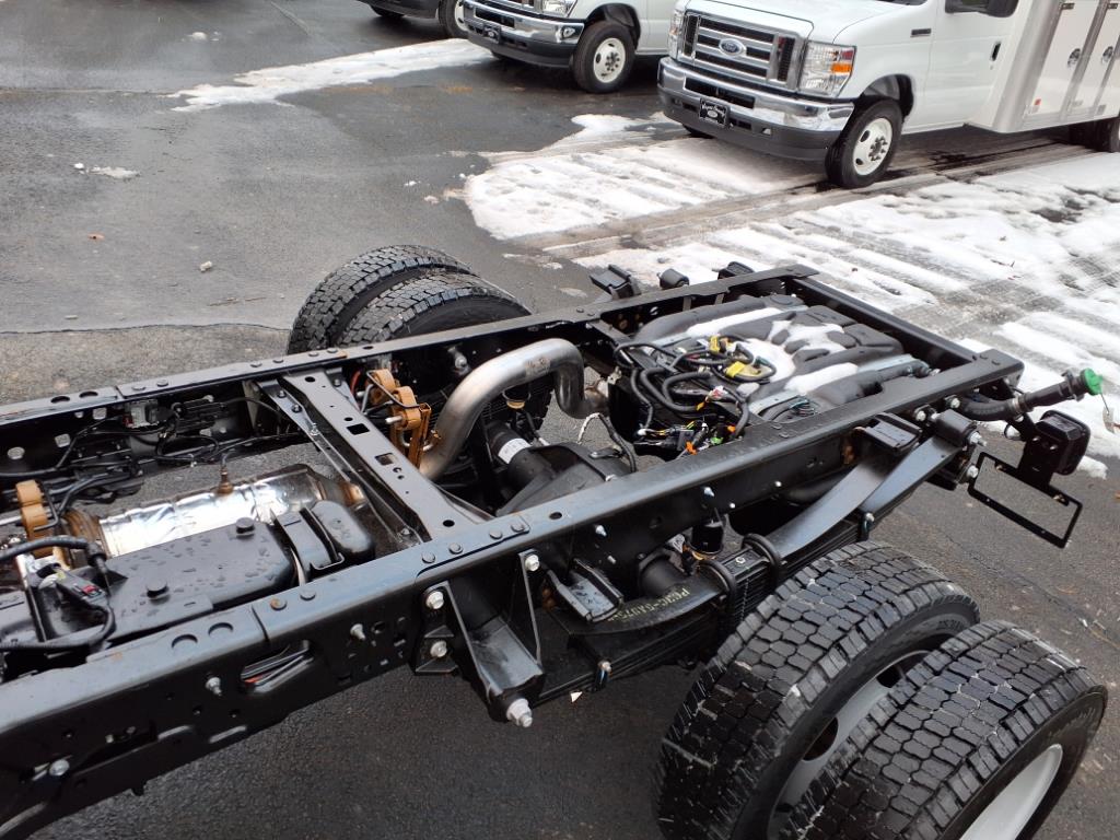 2025 Ford F-550 Super Duty Chassis Cab XL - Photo 11