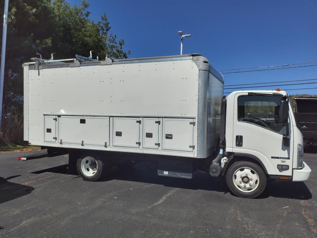 2020 Isuzu NRR photo 2