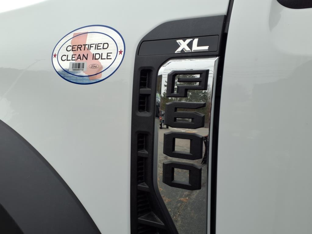 2024 Ford F-600 photo 4