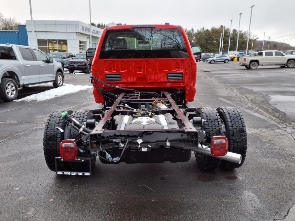 2025 Ford F-550 photo 3