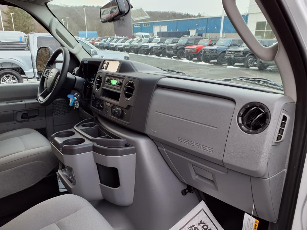 2025 Ford E-Series Cutaway Base - Photo 17