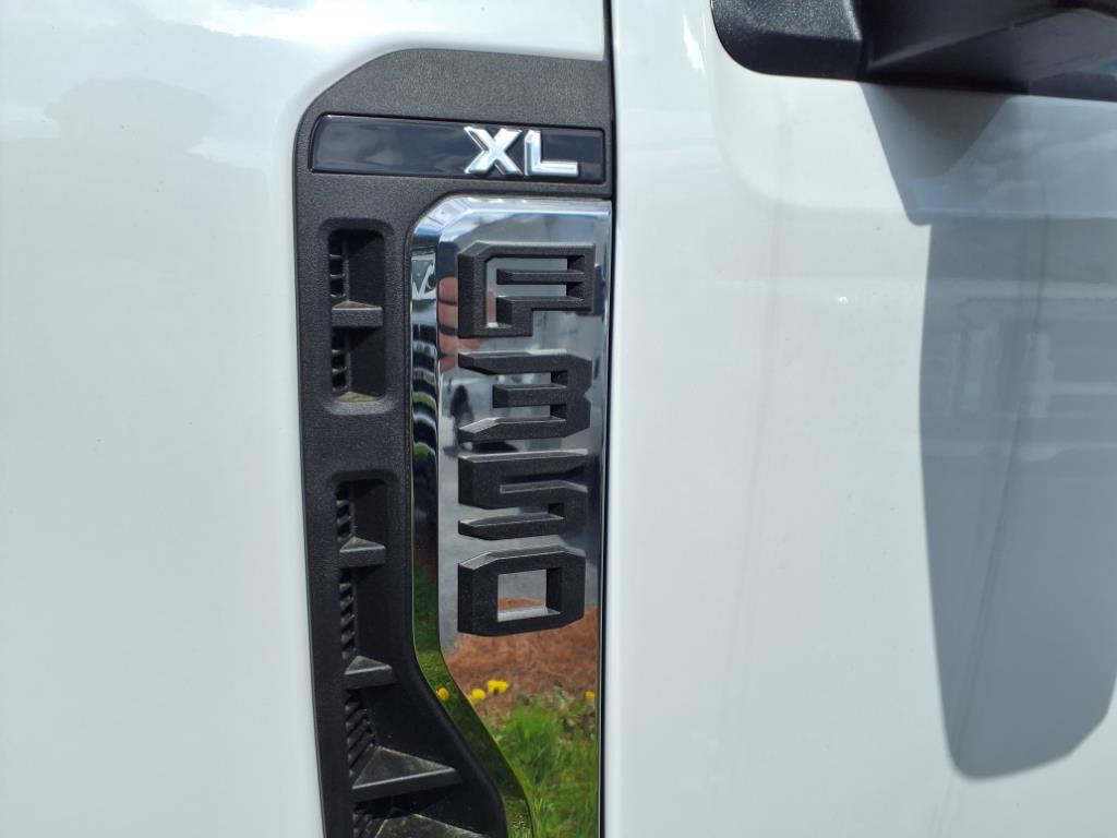 2025 Ford F-350 XL photo 4