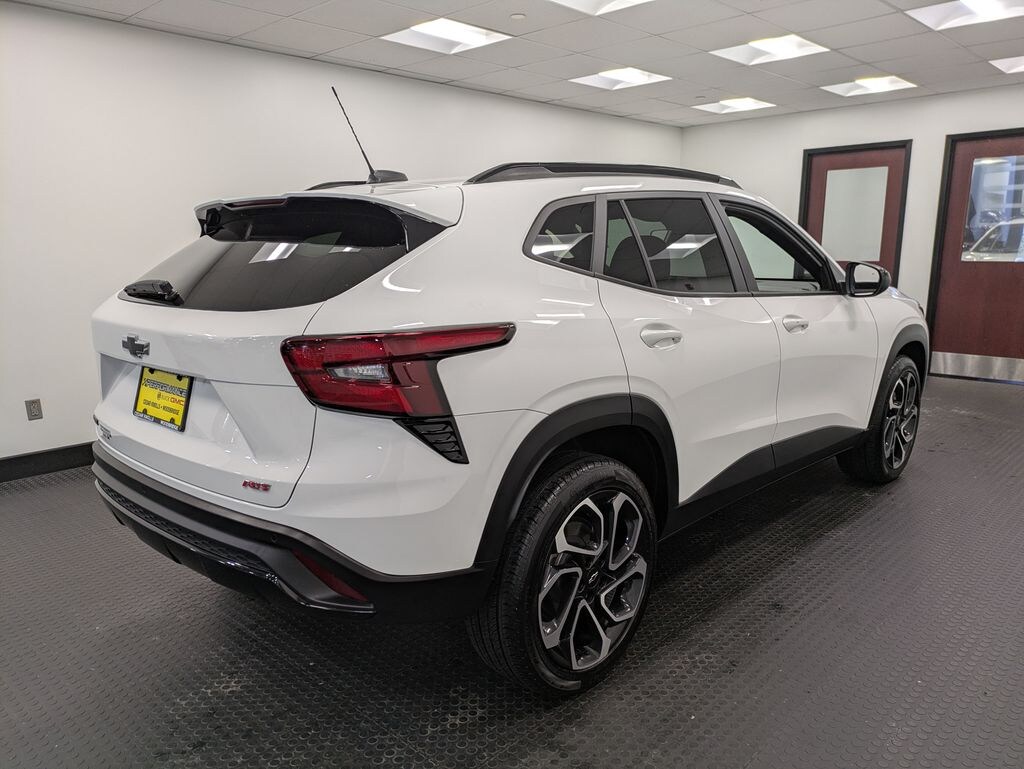 Used 2025 Chevrolet Trax 2RS SUV