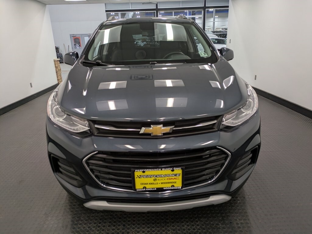 2022 Chevrolet Trax LT photo 2