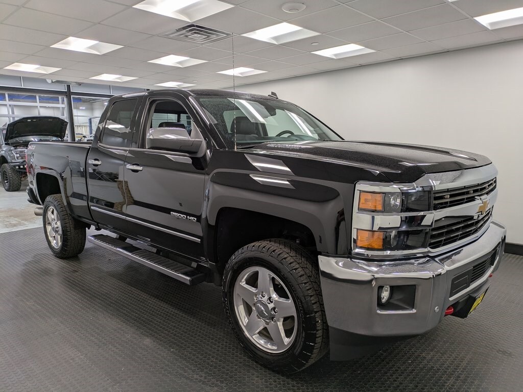 2015 Chevrolet Silverado 2500HD LTZ photo 3