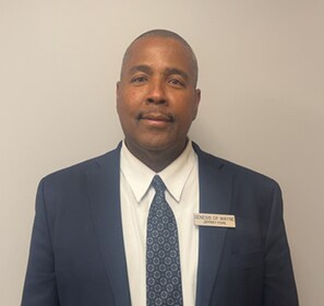Staff member JEFFREY FORE from ID_b57ae9933ec0