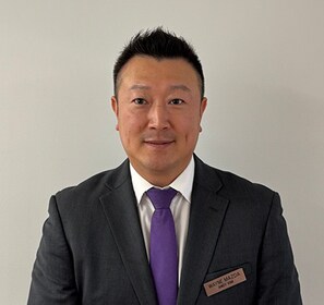 Staff member ANDY KIM from ID_5d1928be0d85