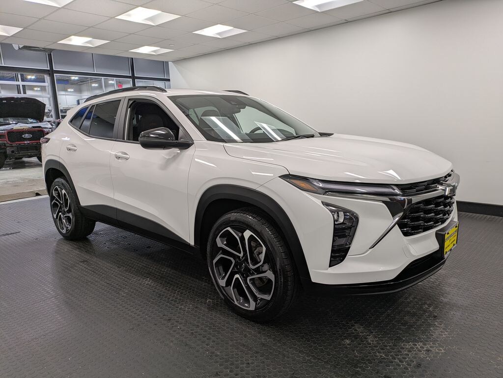 Used 2025 Chevrolet Trax 2RS SUV