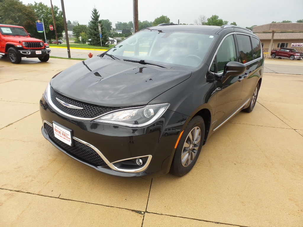 Used 2019 Chrysler Pacifica Touring L Plus with VIN 2C4RC1EG1KR605566 for sale in Anamosa, IA