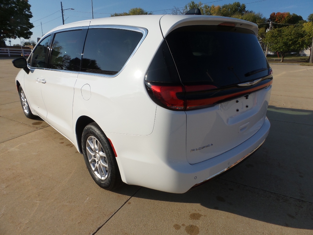 New 2026 Chrysler Pacifica Select Van Passenger Van